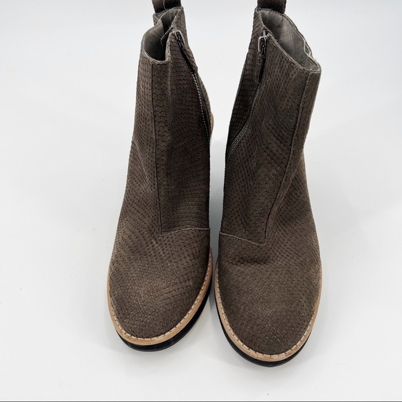 EILEEN Fisher grey suede textured ankle boots size 10 - Picture 5 of 8